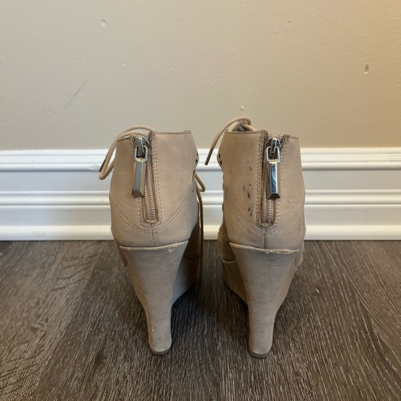 Platform Heels - Picture 7 of 8